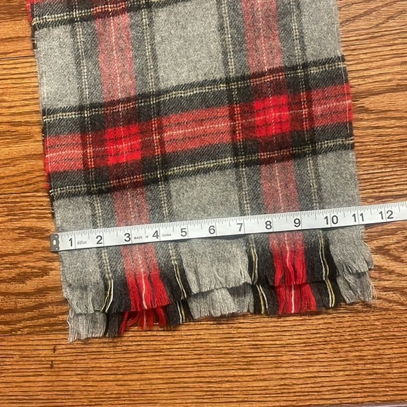 Men’s Plaid 100% MARINO WOOL SCARF with fringe red / grey / black size 50 inch - Picture 7 of 7